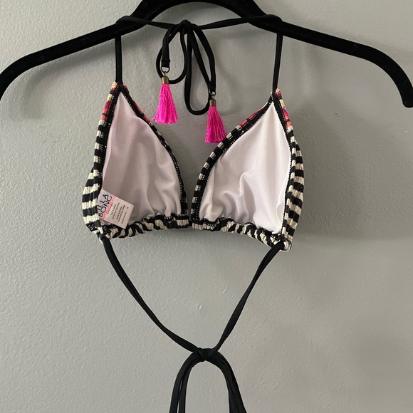 Used excellent condition-Billabong bikini top size large - Picture 2 of 10